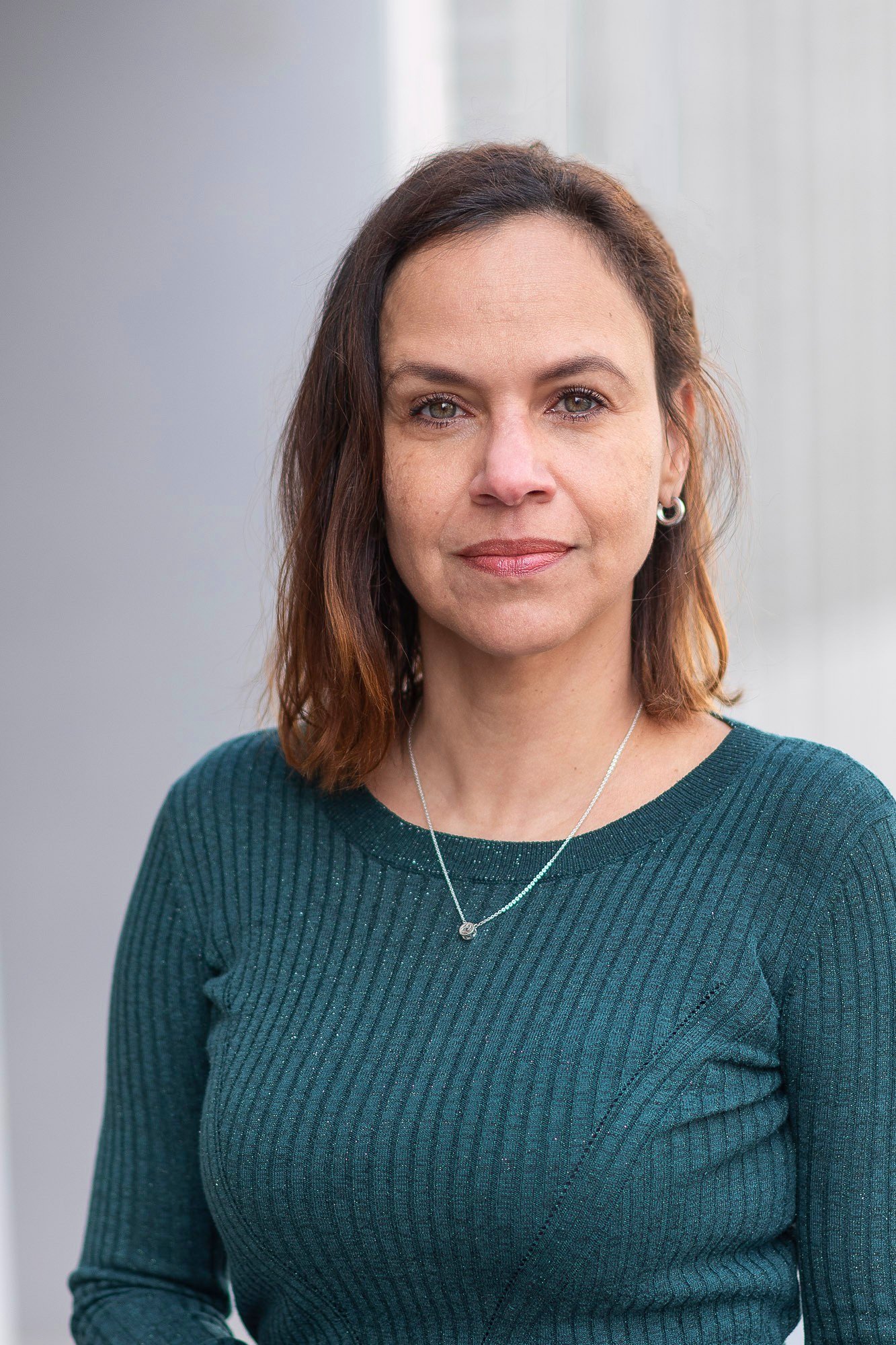 Photo professionnel 2 plan poitrine  de Monica Bicho, actrice (photo par Indra Crittin